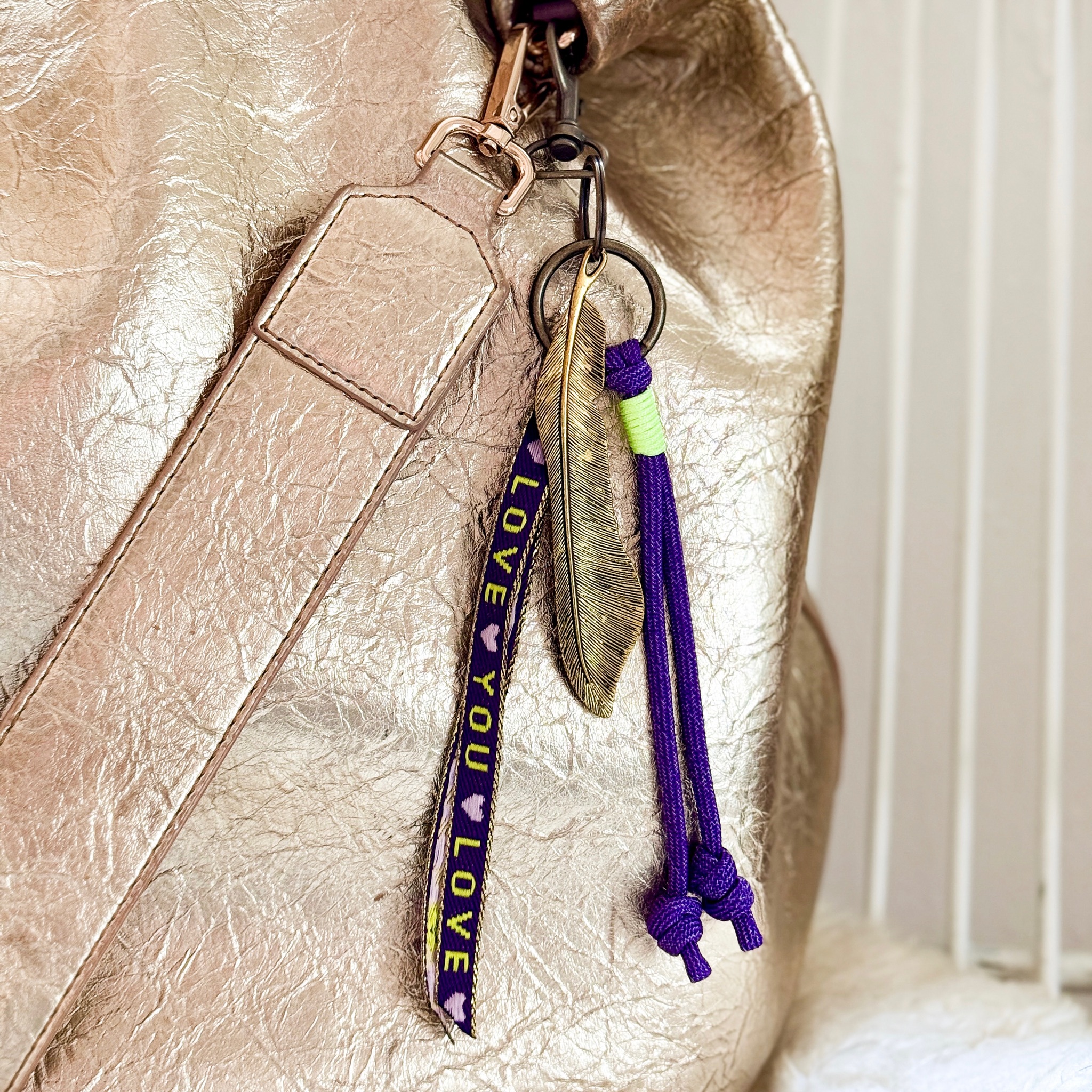 Taschenanhänger Love & Feder