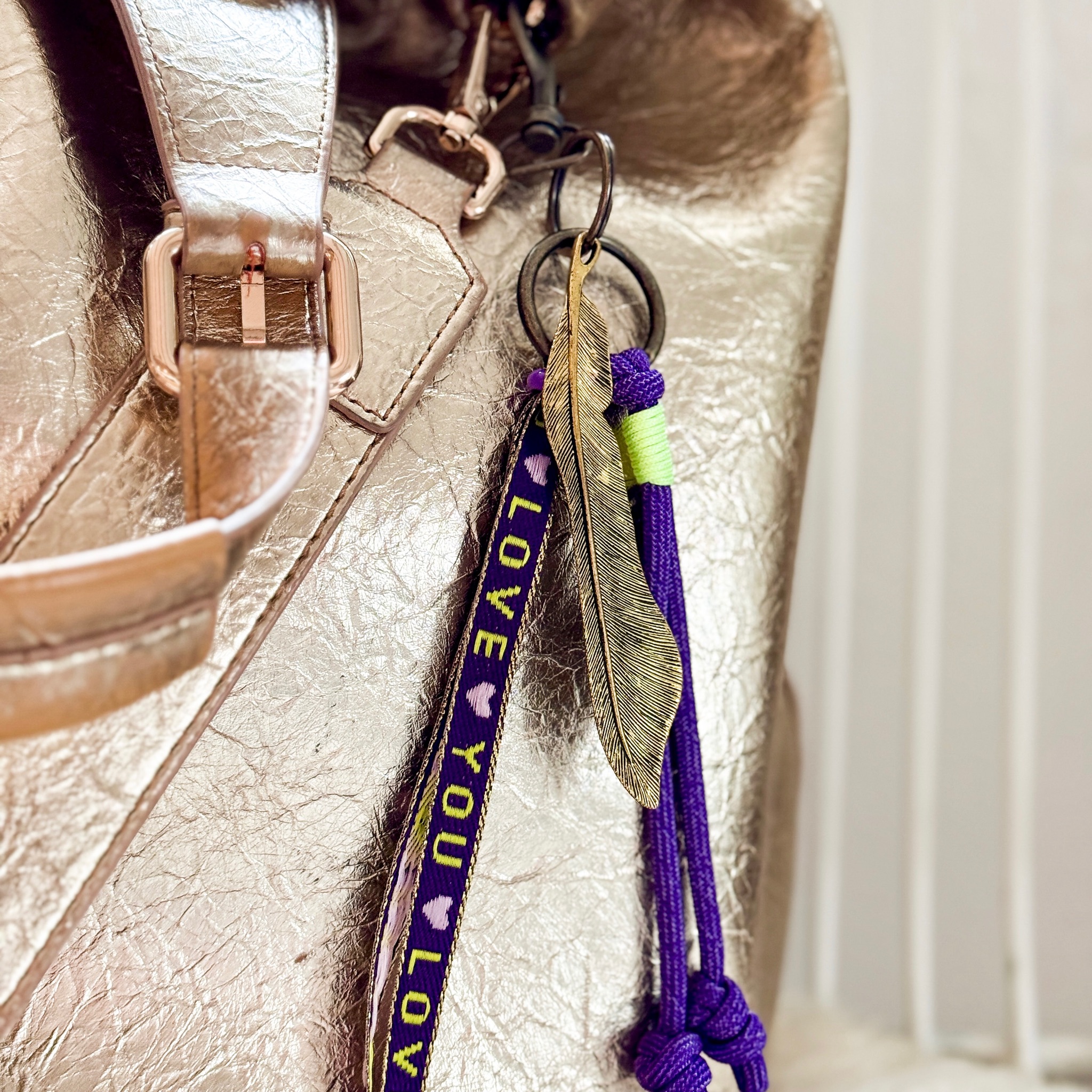 Taschenanhänger Love & Feder