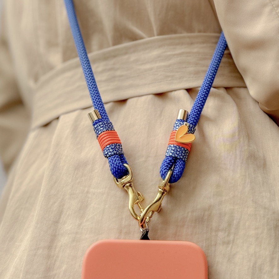 Handykette blau. Emaille Herz orange.