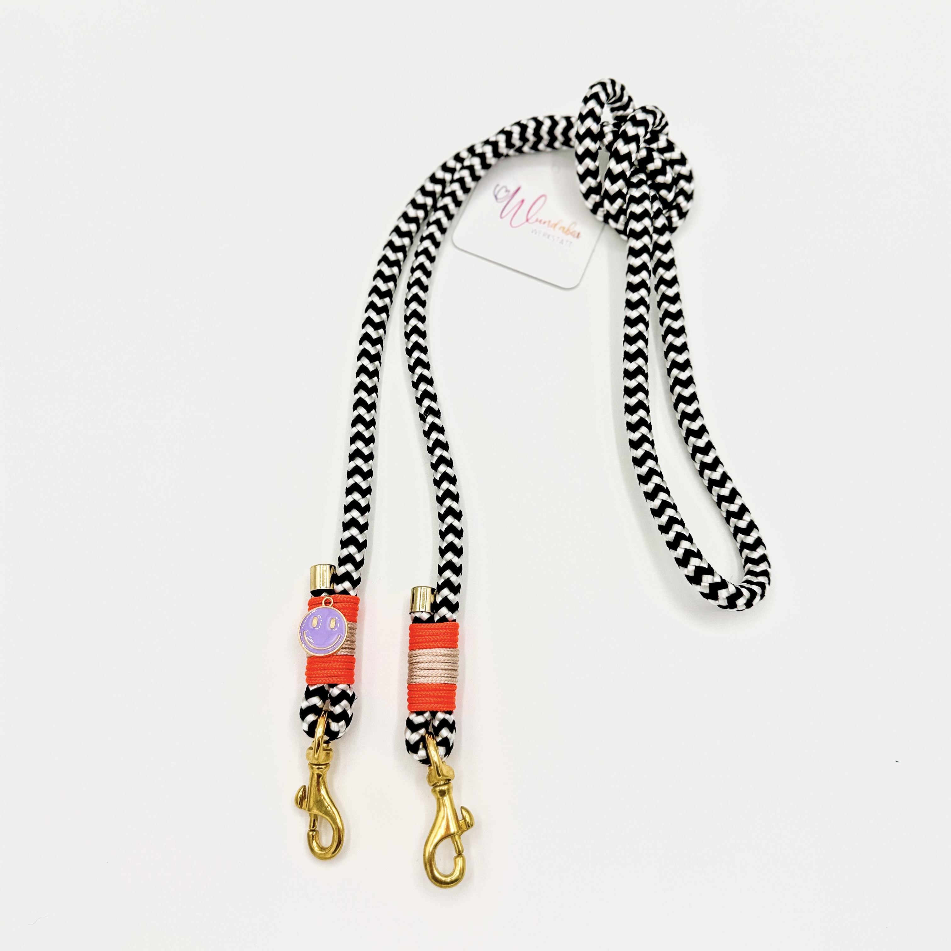 Handykette schwarz weiss 'Lila Lächeln'