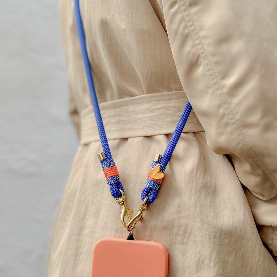 Handykette blau. Emaille Herz orange.